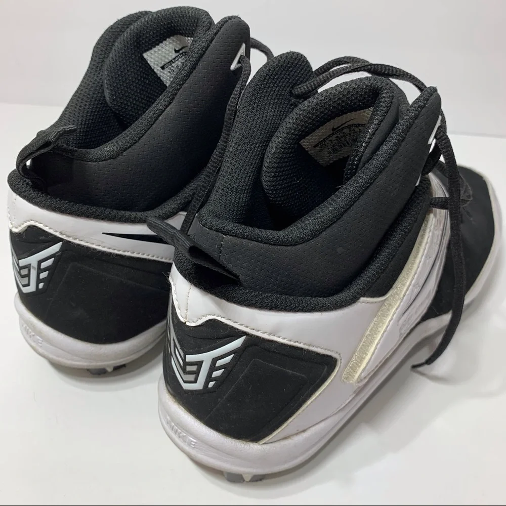 EUC Nike CJ81 Football Cleats‎ Lace-up Velcro Close